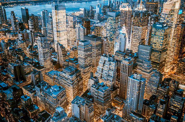 Почему маленькому бензиновому двигателю при запуске нужно тянуть воздушную заслонку, а машине нет?